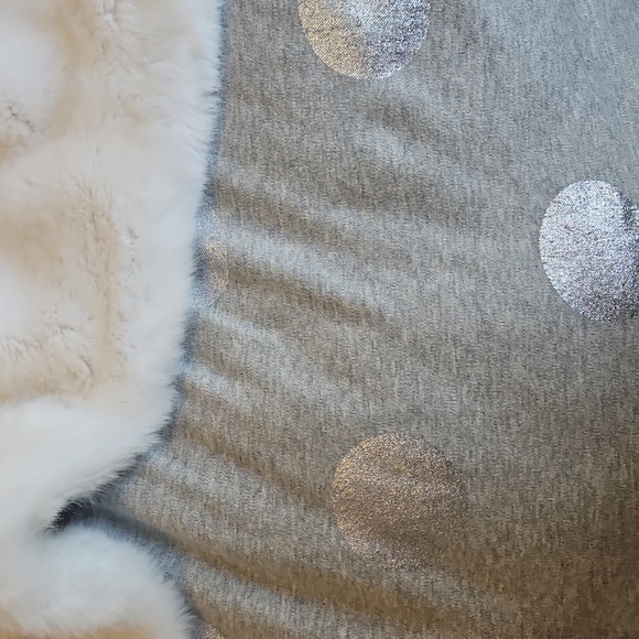 PINK Victoria's Secret Double-Sided  Faux Fur Blanket - Picture 3 of 4